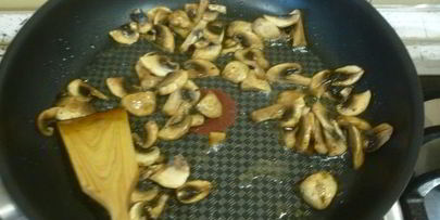 рулетики с томатами и грибами