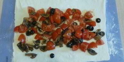 рулетики с томатами и грибами