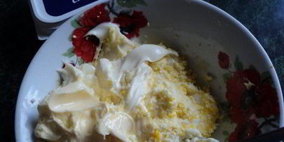 рулетики закусочные с ветчиной, сыром и грибами