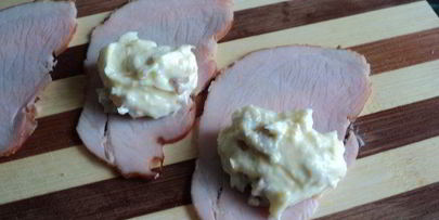 рулетики закусочные с ветчиной, сыром и грибами