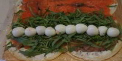 рулеты из блинов с семгой