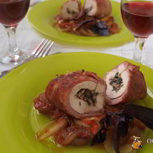 Рецепт Рулеты из куриного филе в ветчинной шубке