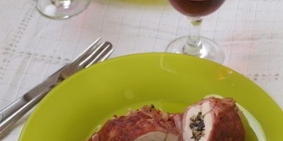 рулеты из куриного филе в ветчинной шубке