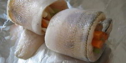 рыбные рулетики под лимонным соусом
