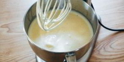 шоколадный рулет со взбитыми сливками