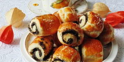 слоеные рулетики с маком