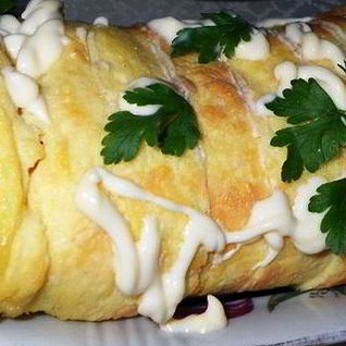 Сырно-яичный рулет с мясным фаршем