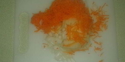 тыквенно-чесночный рулет с рыбной начинкой