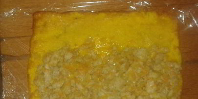 тыквенно-чесночный рулет с рыбной начинкой