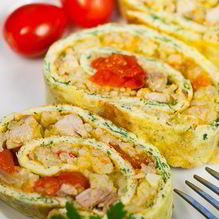 Рецепт Яичный рулет с курицей и рисом