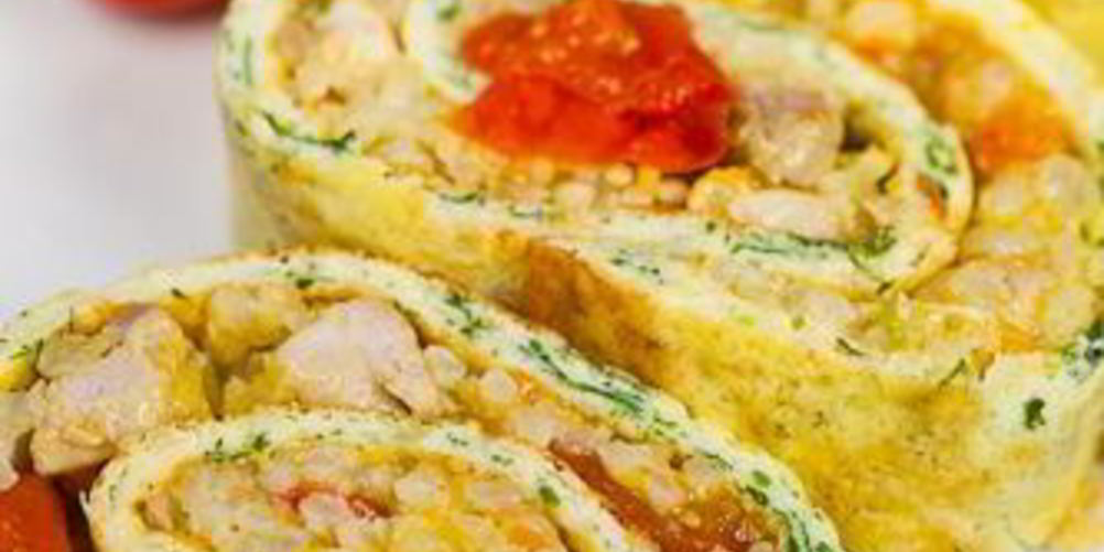 Рецепт яичный рулет с курицей и рисом