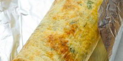 яичный рулет с курицей и рисом