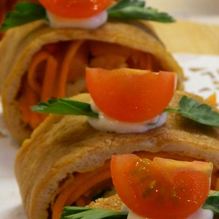 Рецепт Яичный рулет с семгой и маринованной морковью