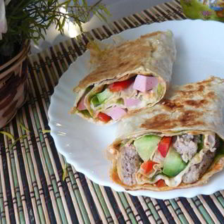 Закусочный рулет из лаваша