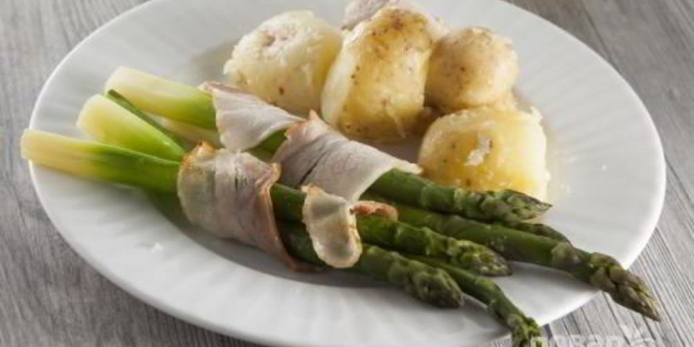 Рецепт запеченные рулетики из спаржи