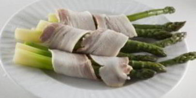 запеченные рулетики из спаржи