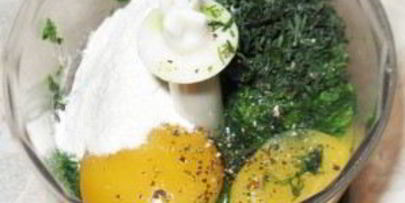 зеленый рулет из шпината с лососем