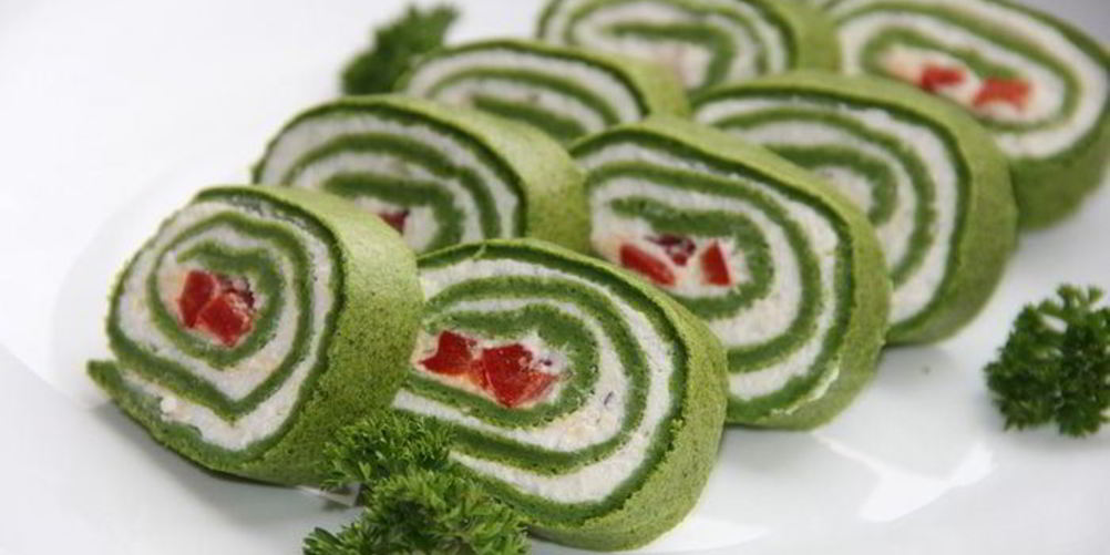 Рецепт зеленый рулет с творожной начинкой
