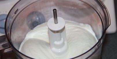 зеленый рулет с творожной начинкой