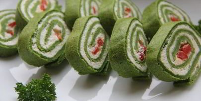 зеленый рулет с творожной начинкой