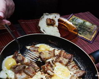 Сало с яйцами