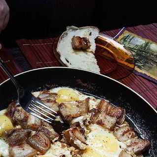Сало с яйцами