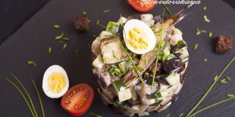 Рецепт шпроты на подушке из баклажанов и бородинского хлеба