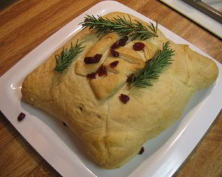 Сыр бри в слоеном тесте