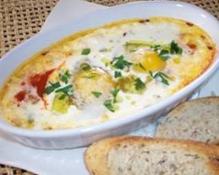 Яйца запеченные в сметане