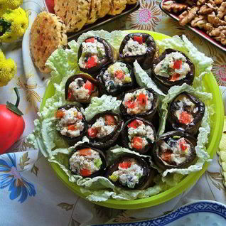 Язычки из баклажана с двумя видами сыра