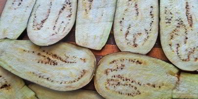 язычки из баклажана с двумя видами сыра