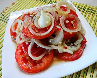 Закуска из помидоров в остром медовом маринаде