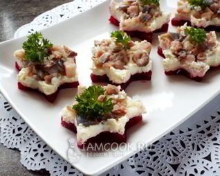 Закуска из сельди со свеклой и яйцом