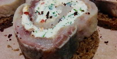 закуска из селедки с нежным сливочным сыром