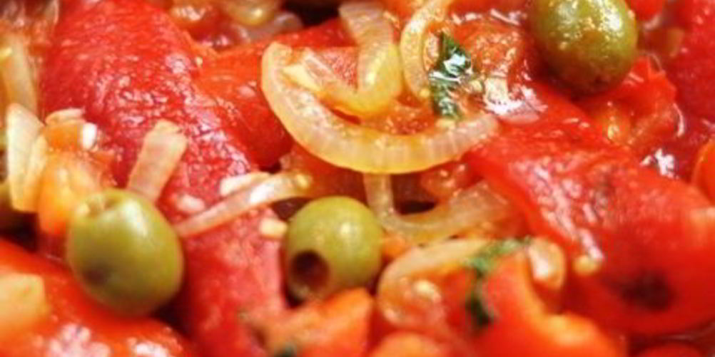 Рецепт закуска из сладкого перца с томатами и оливками