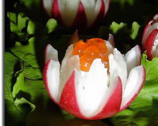 Закуска Кувшинки с творожным сыром и красной икрой