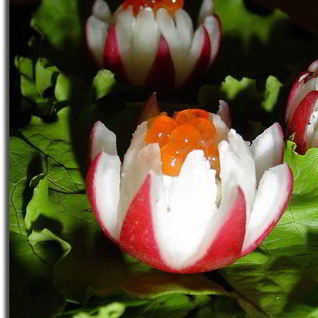 Закуска Кувшинки с творожным сыром и красной икрой