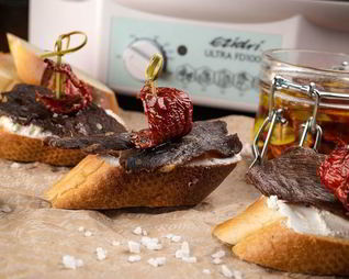 Закуска с джерки и томатами