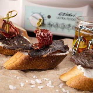 Закуска с джерки и томатами