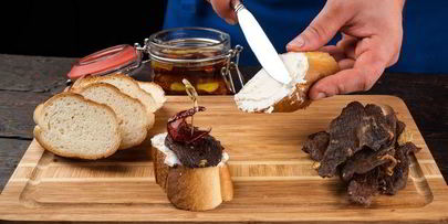 закуска с джерки и томатами