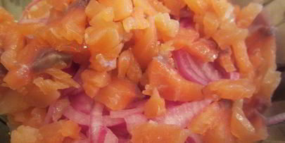 закусочные волованы с форелью и маринованным красным луком на седьмом небе