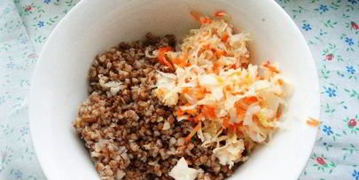 запеченные гречневые шарики с квашеной капустой